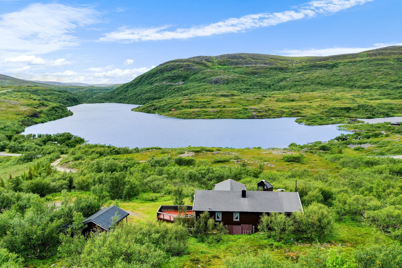 EiendomsMegler1 v /David Johnsen har gleden av å presentere Oksevågveien 165! Foto: Thomassen Friluft Galleribilde