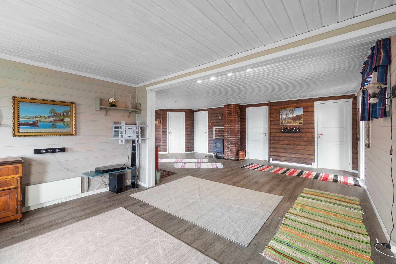 Her kan det enkelt møbleres med flere sittegrupper. Galleribilde