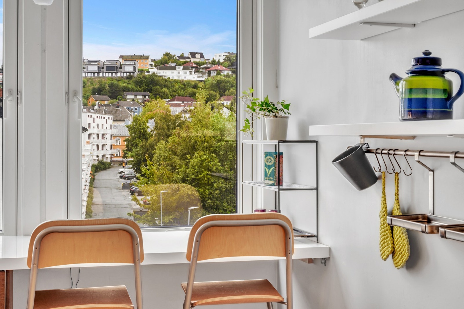 Frokostbenk med flott utsikt. Galleribilde