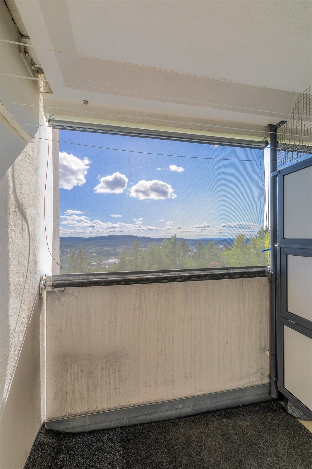 Fra kjøkkenet er det utgang til en luftebalkong. Galleribilde