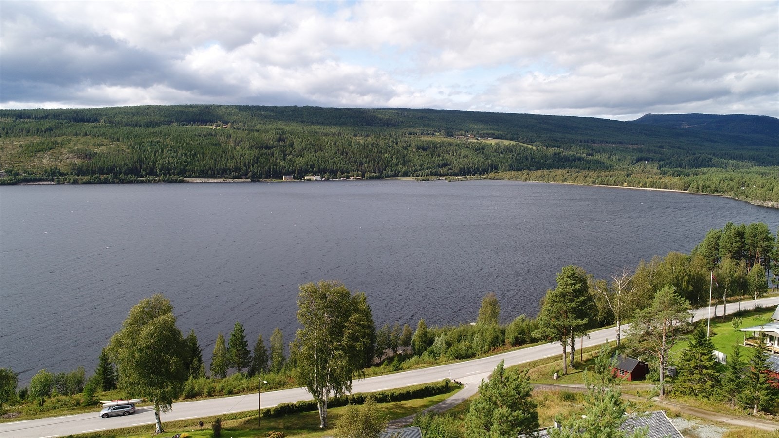 Velkommen til Sjøliveien 136! Bildet tatt med drone fra tomten. Galleribilde