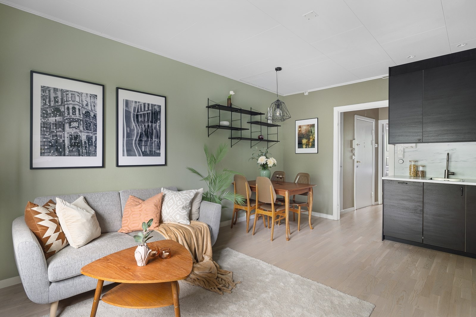 Takhøyde målt på tilfeldig sted i stue: 2,55m Galleribilde