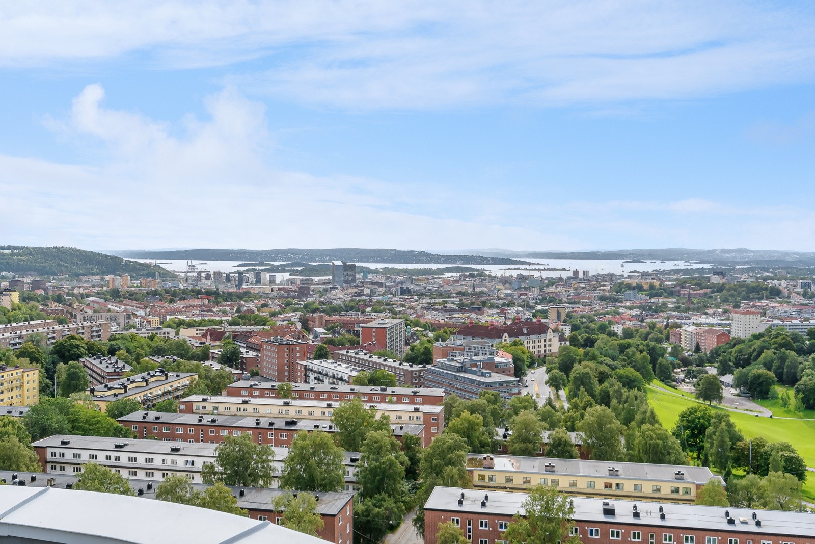 Felles og solrik takterrasse i oppgang A. Her har du flott utsikt over hele byen! Galleribilde