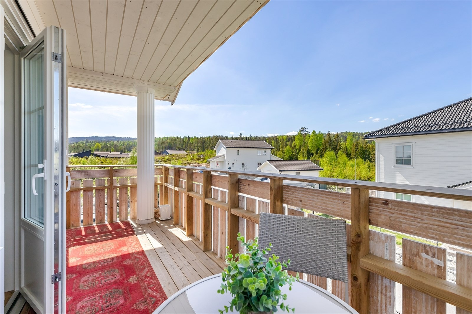 Nyt den flotte utsikten fra verandaen Galleribilde