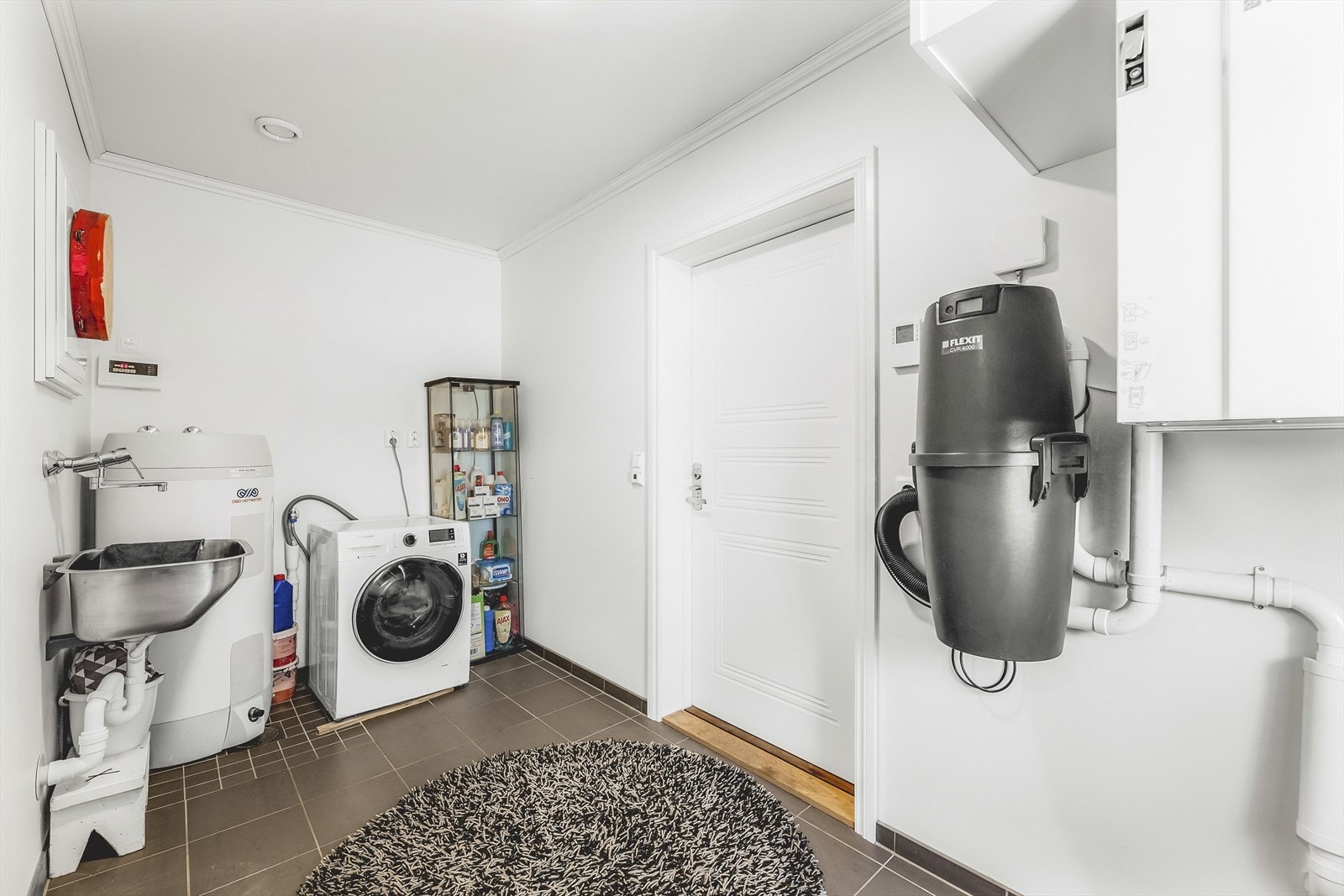 Praktisk vaskerom med gulvvarme. Galleribilde