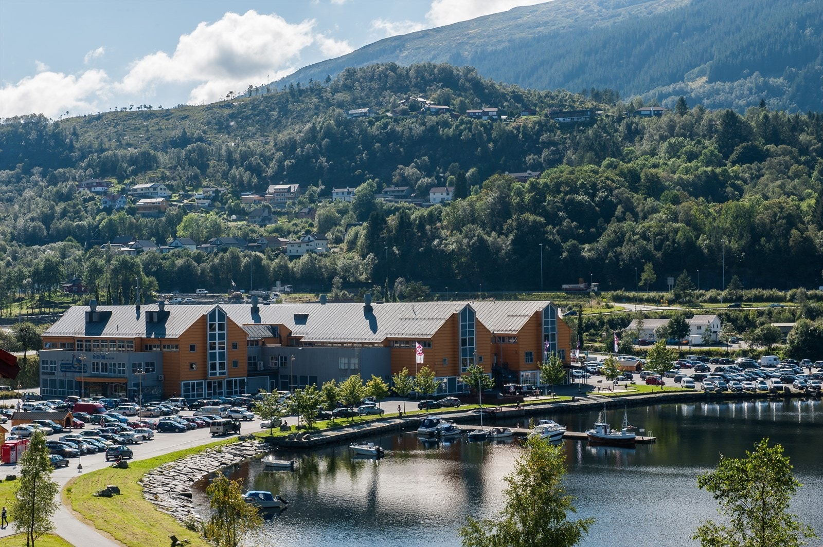 Kort vei til Øyrane Torg, Arna Jernbanestasjon og Arna Bussterminal Galleribilde
