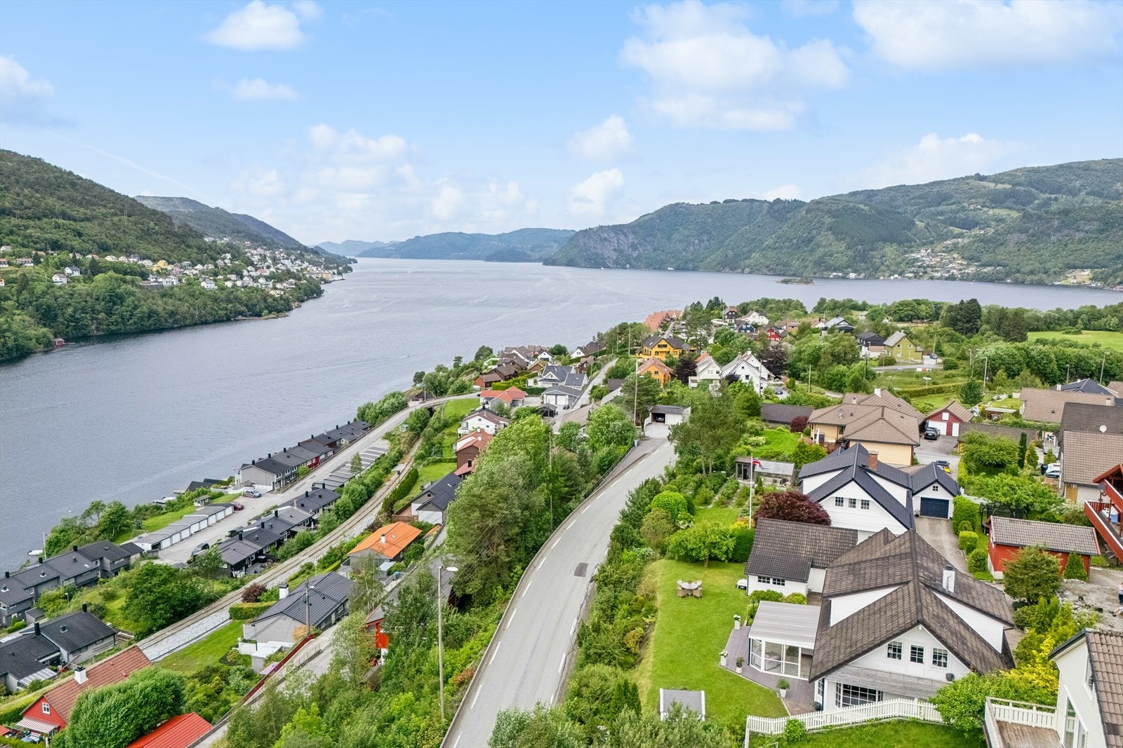 Rolig og barnevennlig beliggenhet på Garnes, nær skoler, idrettsanlegg, sjø og fjell! Galleribilde