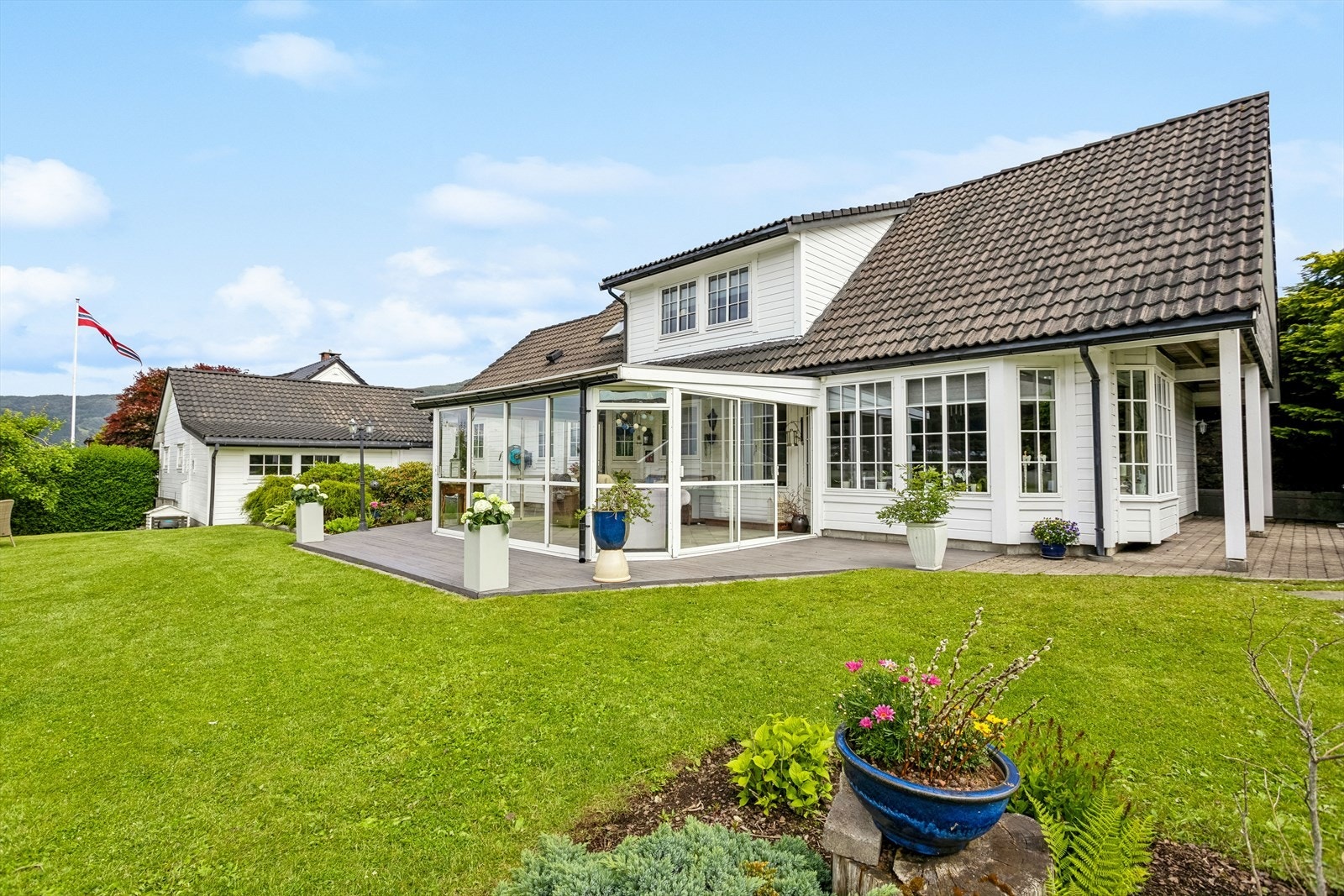 Fantastisk barnevennlig og fin hage - Sol fra tidlig til seint Galleribilde