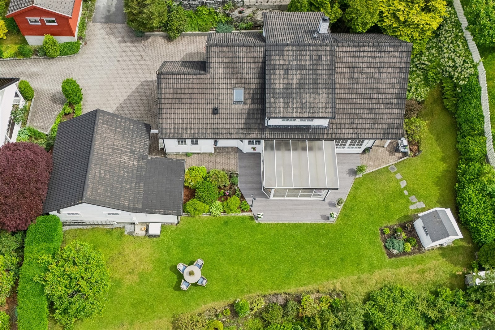 Nydelig opparbeidet eiendom og hage/tomt Galleribilde