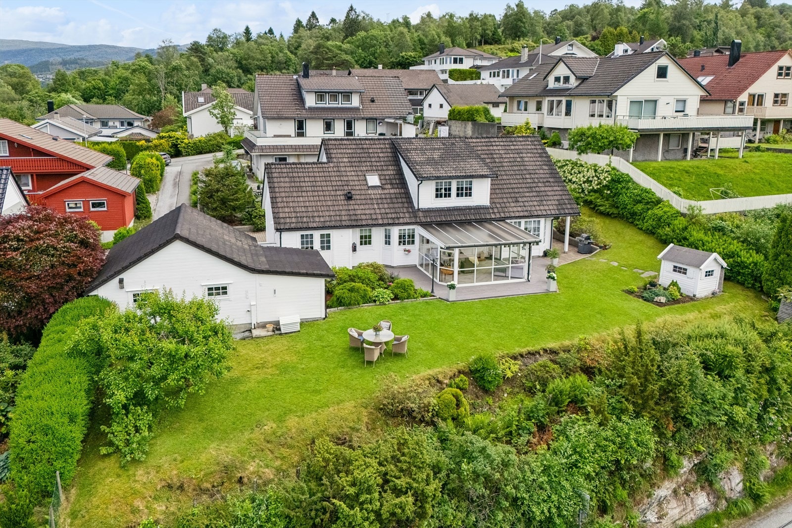 Flott hage og tomt Galleribilde