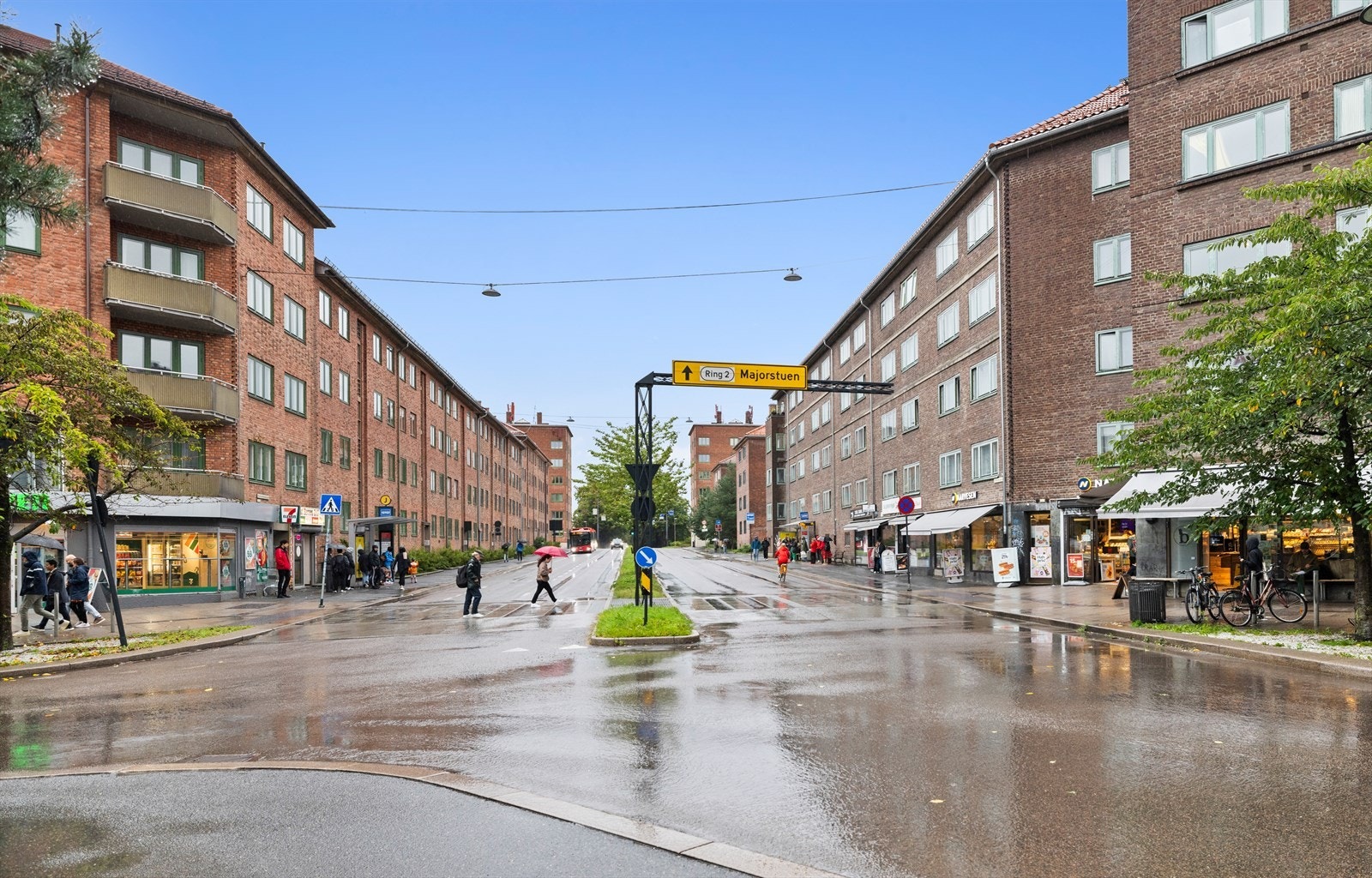 Nærområdet rundt Christian Michelsensgate 1B byr på urbane fasiliteter, med kafeer, butikker, og gode kollektivtilbud i umiddelbar nærhet. Galleribilde