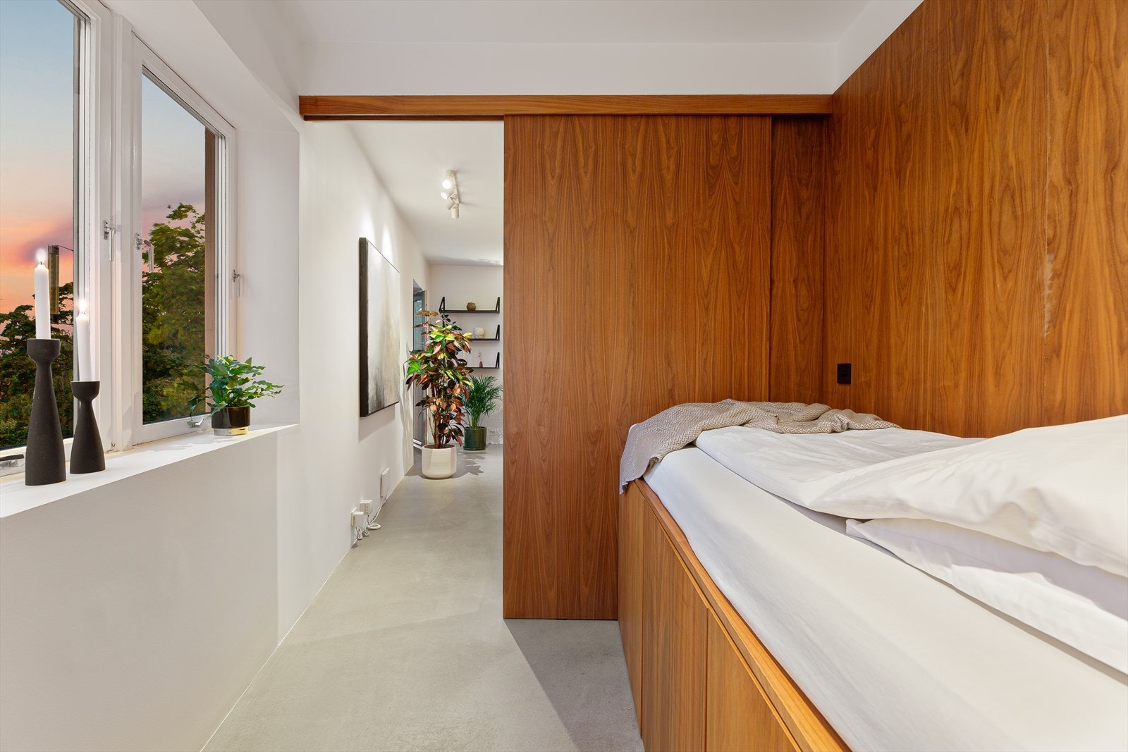 Kveldsstemning på soverom. Galleribilde