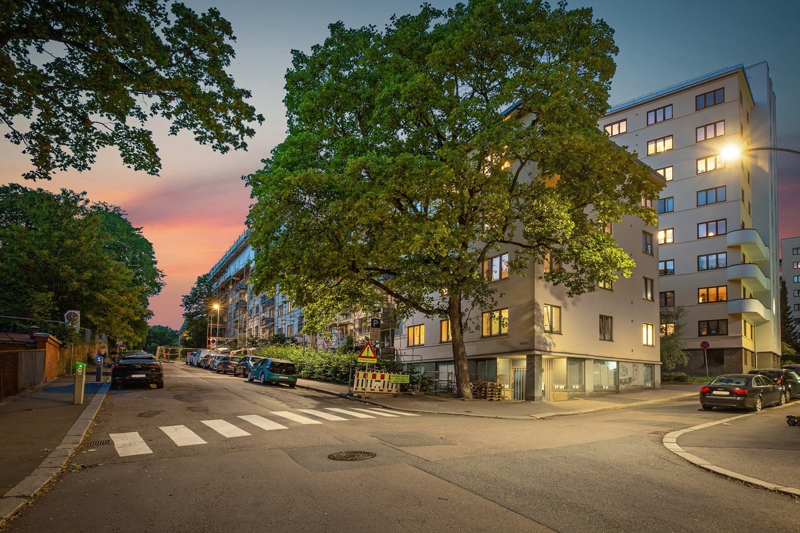 Her bor du sentralt med nærhet til "alt" med parker, servicetilbud, vinbarer, butikker m.m. Galleribilde