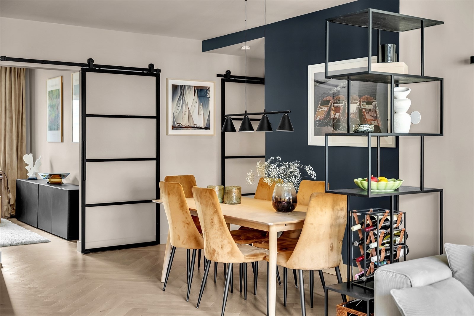 God plass til spisebord i tilknytning til kjøkkenet. Galleribilde