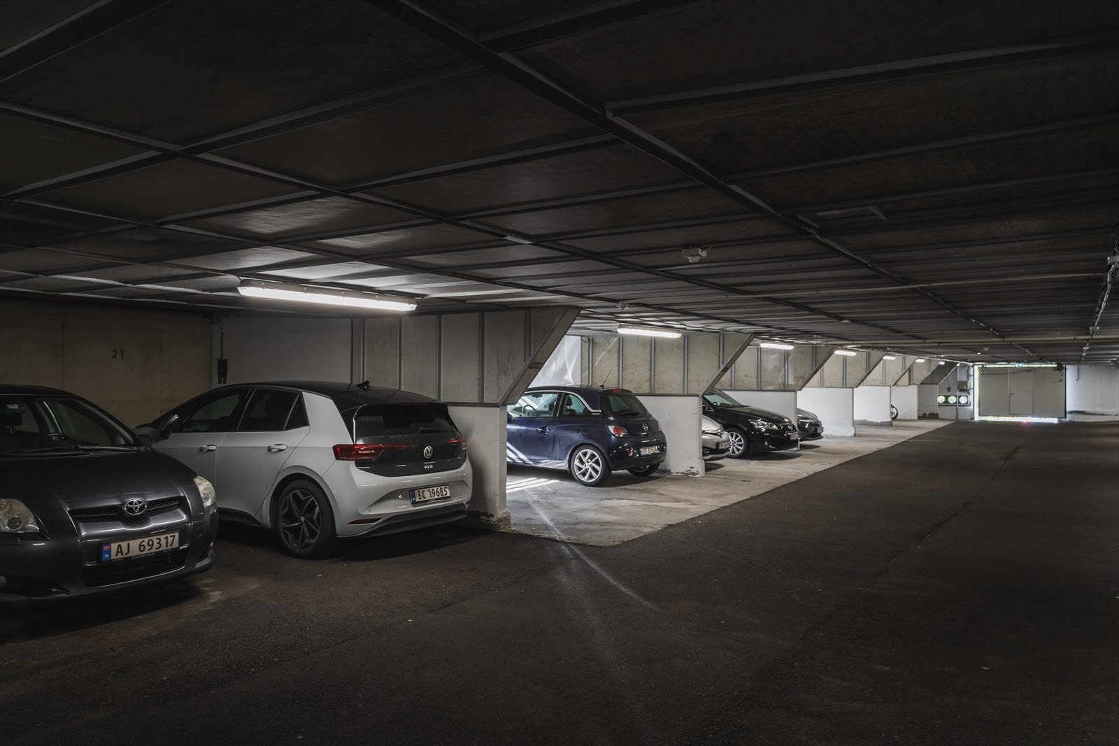 Parkeringsplass kan leies for kr. 550 pr. mnd. Ny kjøper kan overta parkeringsplassen etter selger Galleribilde