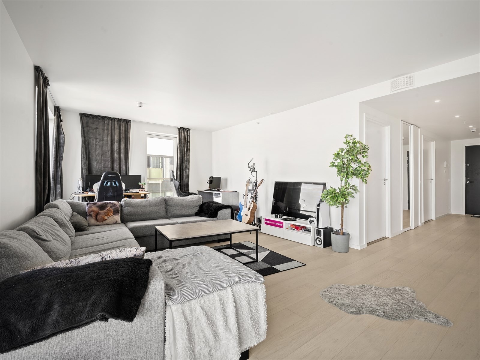 Leilighetens gode planløsning gjør det enkelt å møblere Galleribilde