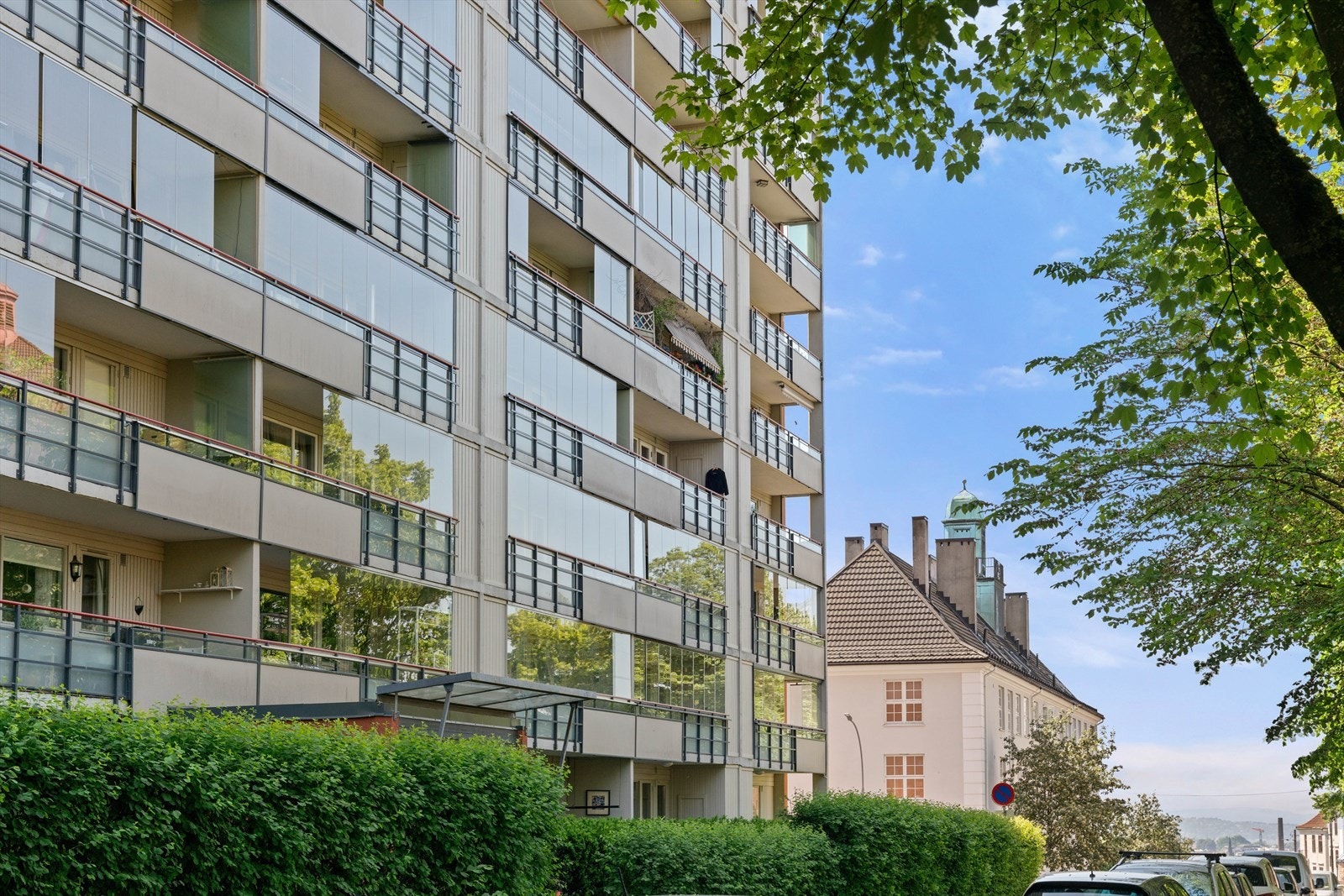 Her bor dere i grønne omgivelser på vakre Rosenhoff! Galleribilde