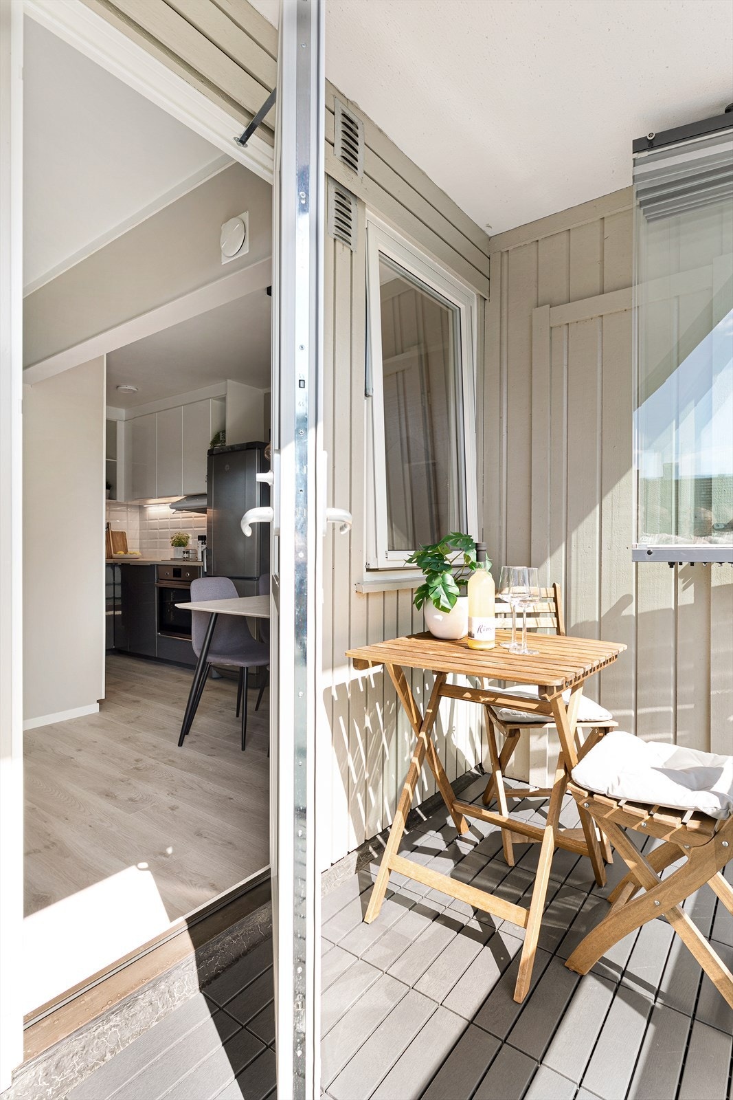 I enden av balkongen er det etablert en bod på ca 1,4m² for ekstra lagringsplass. Galleribilde