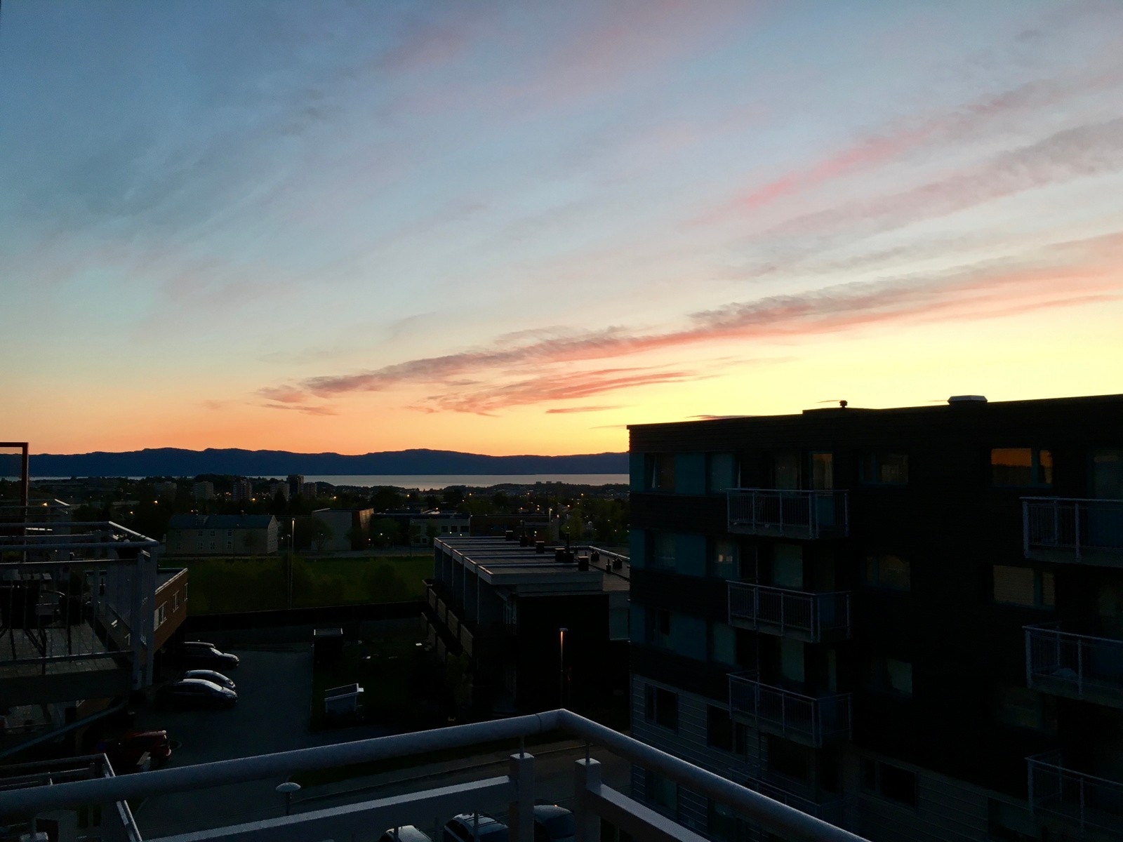 Selgers bilde av en nydelig solnedgang. Galleribilde