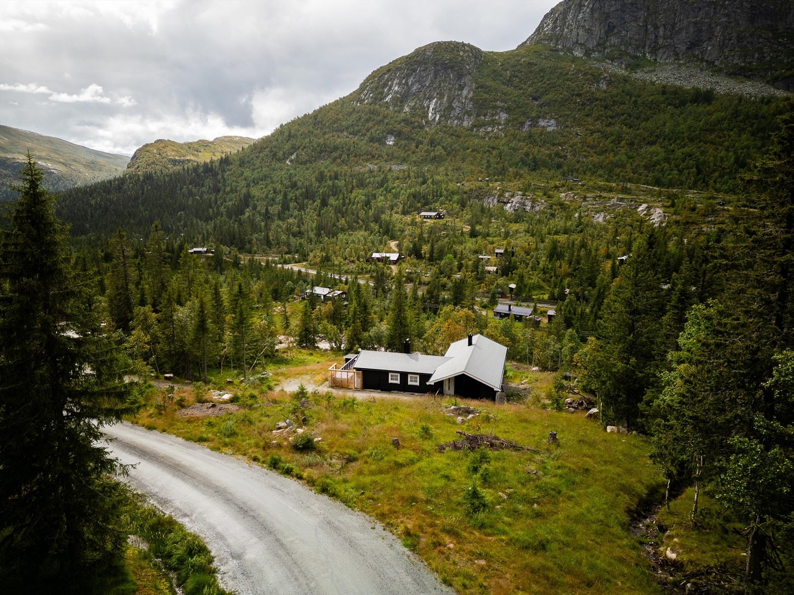 Tomta ligger flott til med fin utsikt mot Haglebunatten. Galleribilde