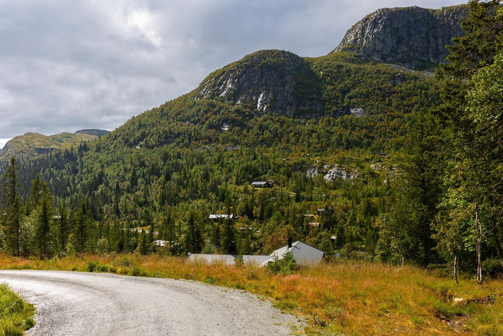 Er du glad i friluftsliv så er du midt i smørøyet hva gjelder turområder sommer som vinter. Galleribilde