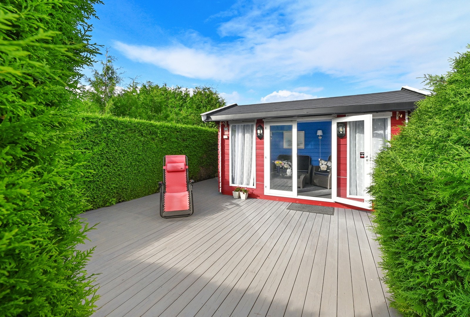 I hagen finner man hagestue på 11 m² fra 2019. Galleribilde