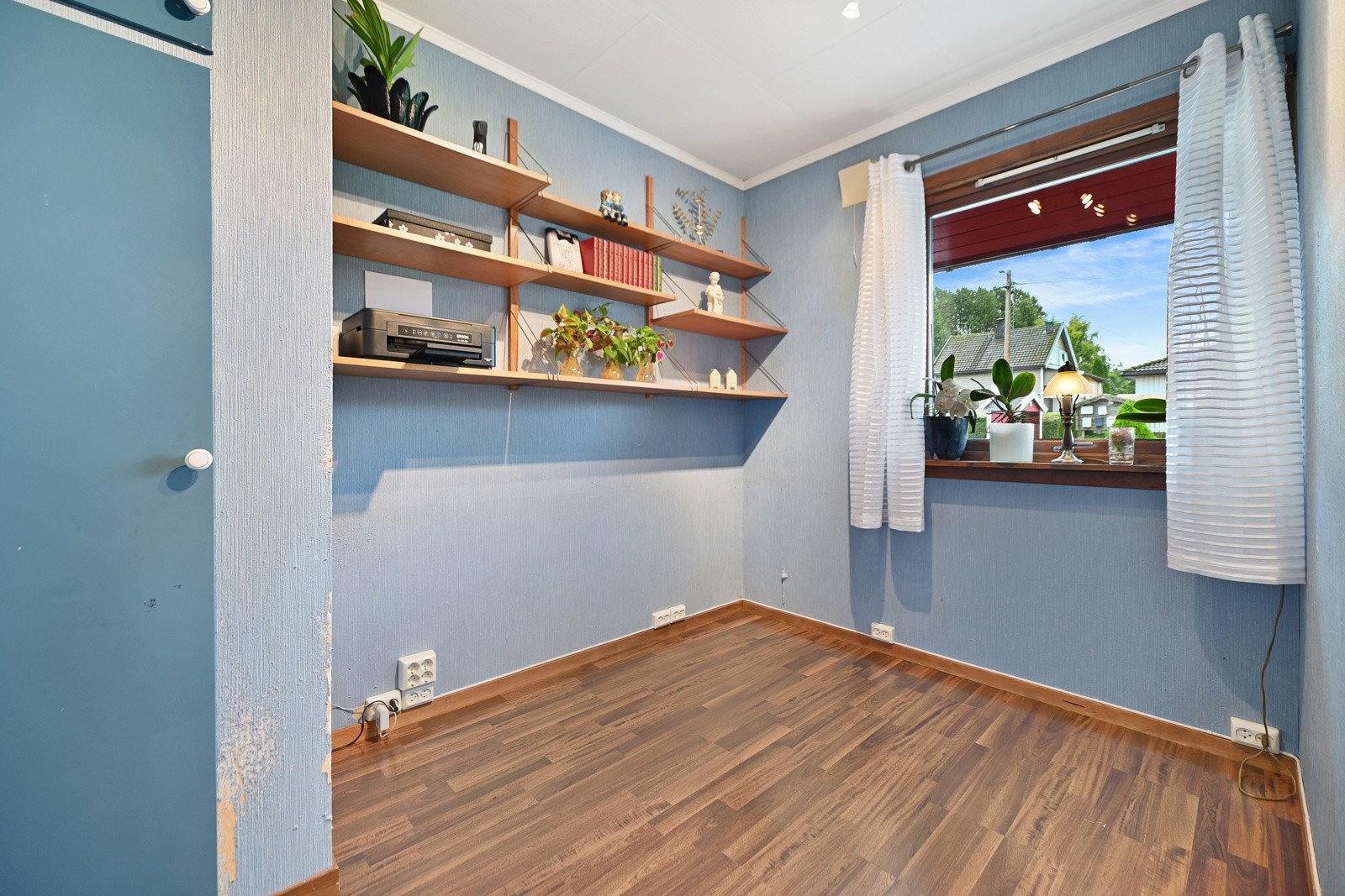 Boligen har i dag to soverom, men opprinnelig bygget med tre soverom. Galleribilde