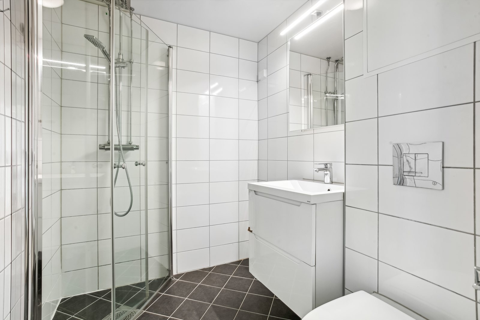 Innbydende og pent bad pusset opp i 2018 i regi av borettslaget . Galleribilde