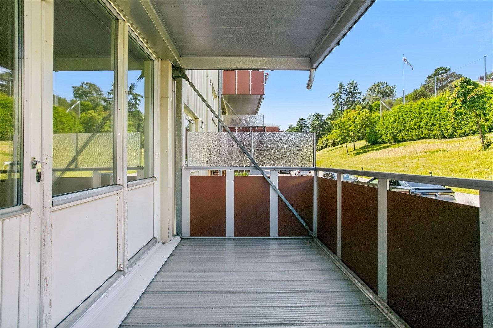 Hassan Rehman v/DNB Eiendom har gleden av å presentere en lys 3-roms leilighet i Sletteløkka 33B! Galleribilde