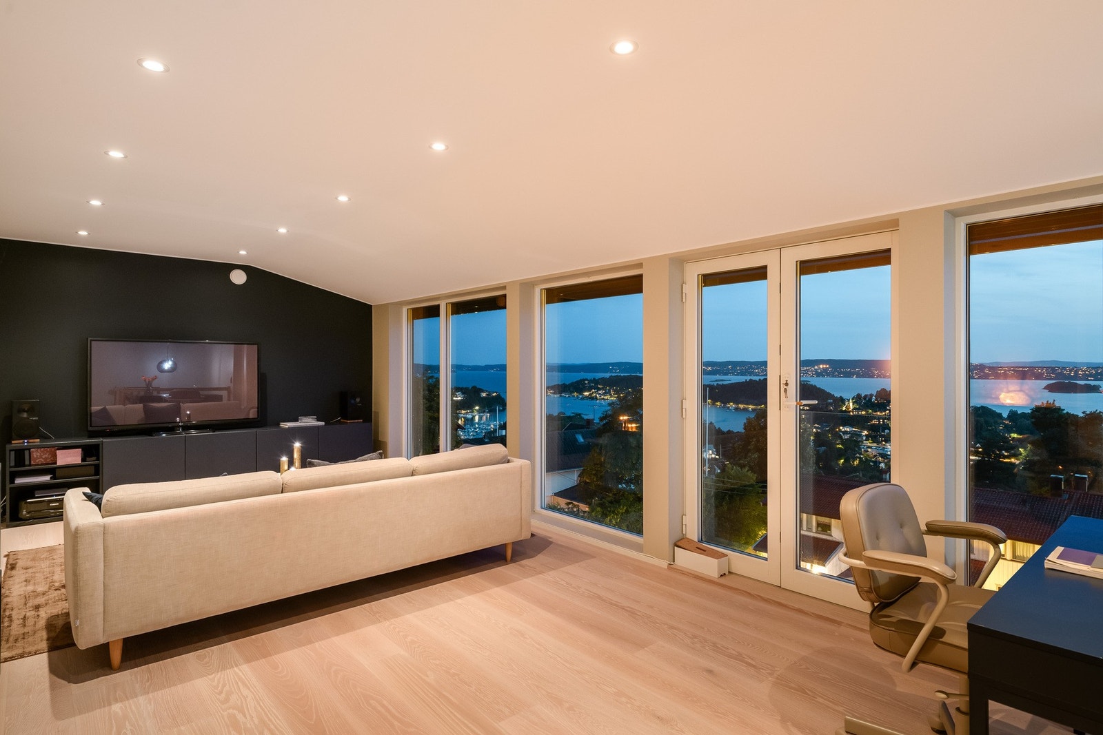 Et herlig sted å trekke seg tilbake til på kveldstid. Herlig utsyn også på kveldstid.. Galleribilde