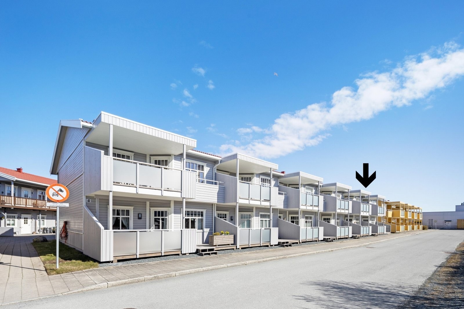 Leiligheten ligger i et stille og rolig boligområde. Her har du kort vei til Levanger sentrum, Trønderhallen, treningssenter og mye mer. Galleribilde