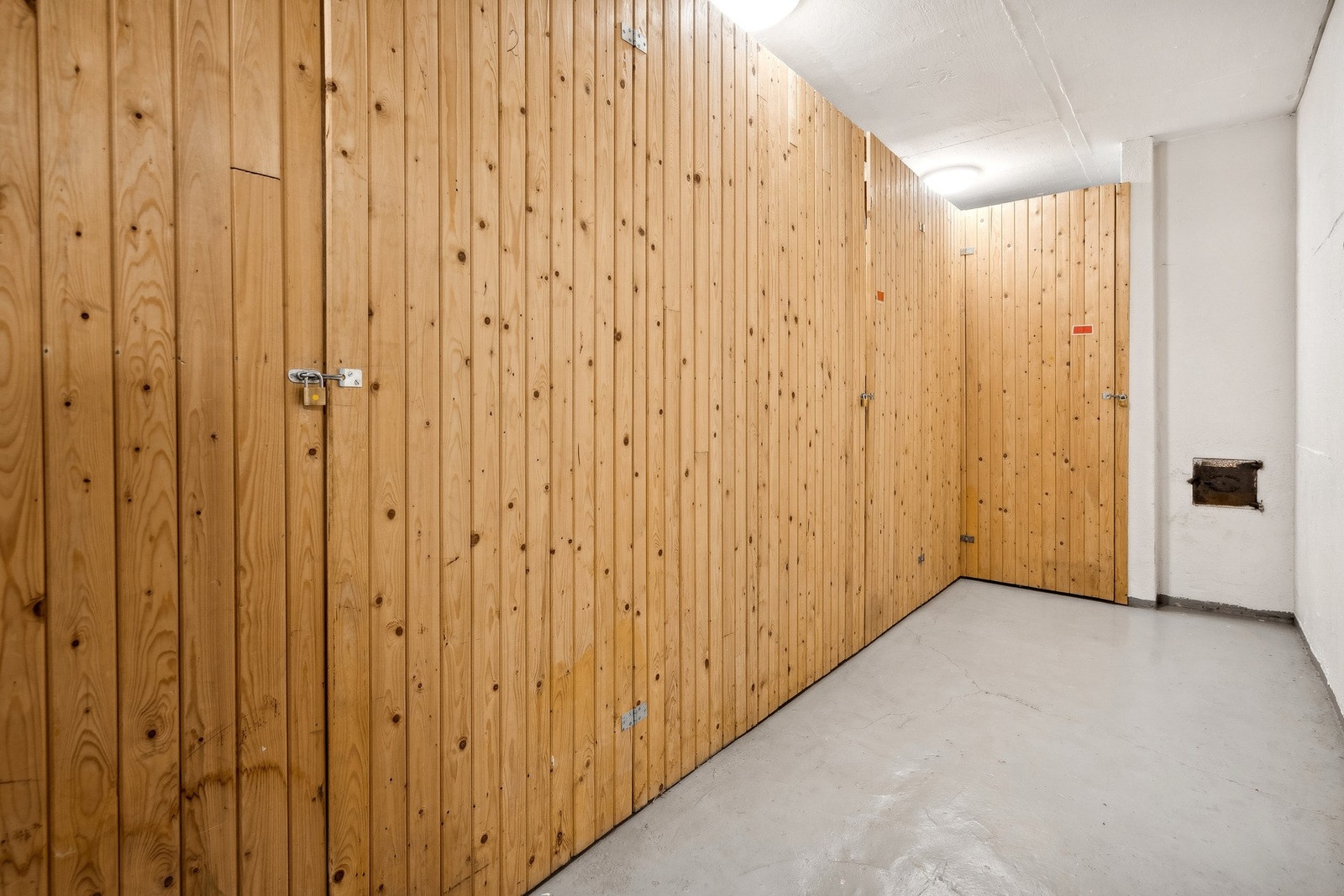 I tillegg disponerer andelen to boder i felles kjeller på totalt 8 m² BRA. Galleribilde