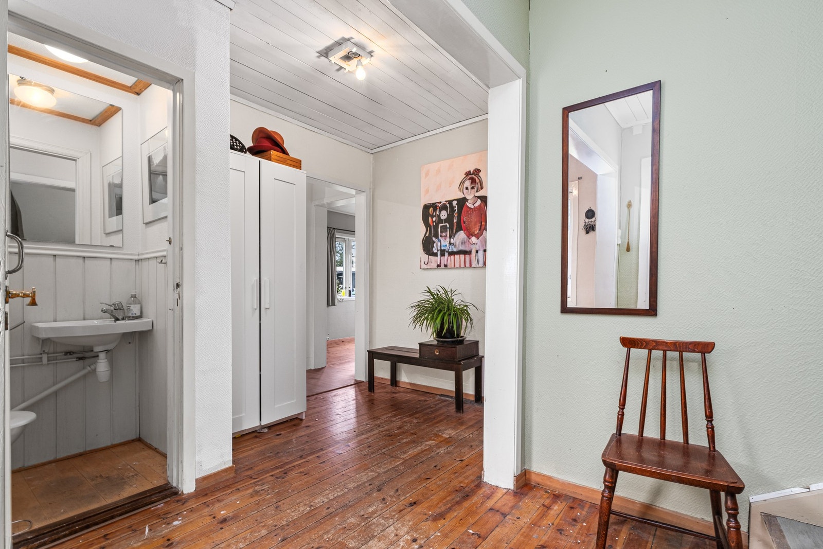 Toalettrom rett ved entréen. Galleribilde