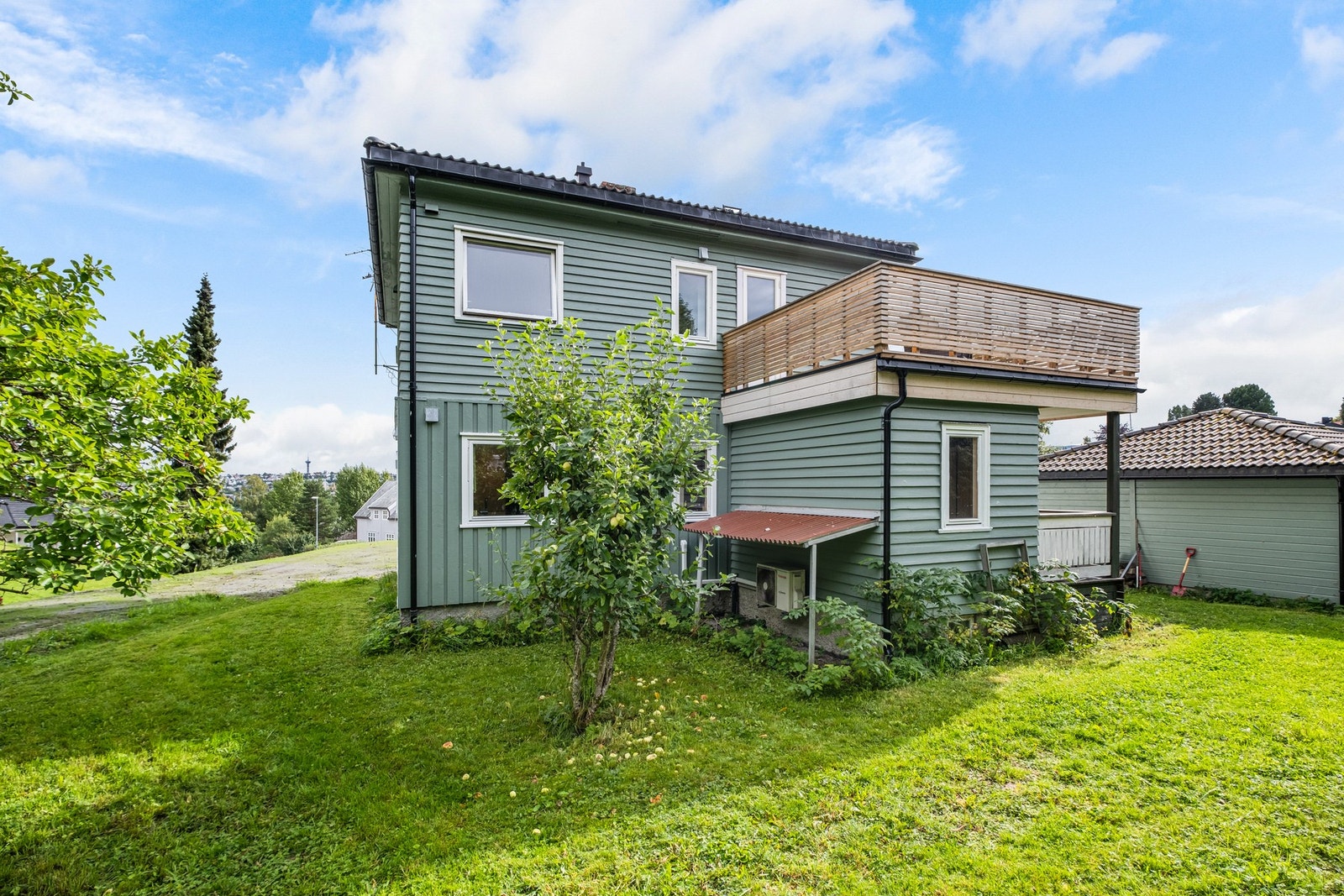 Velkommen til Havsteinbakken 9, presentert av EiendomsMegler 1 ved Ivar Lindrupsen. Galleribilde