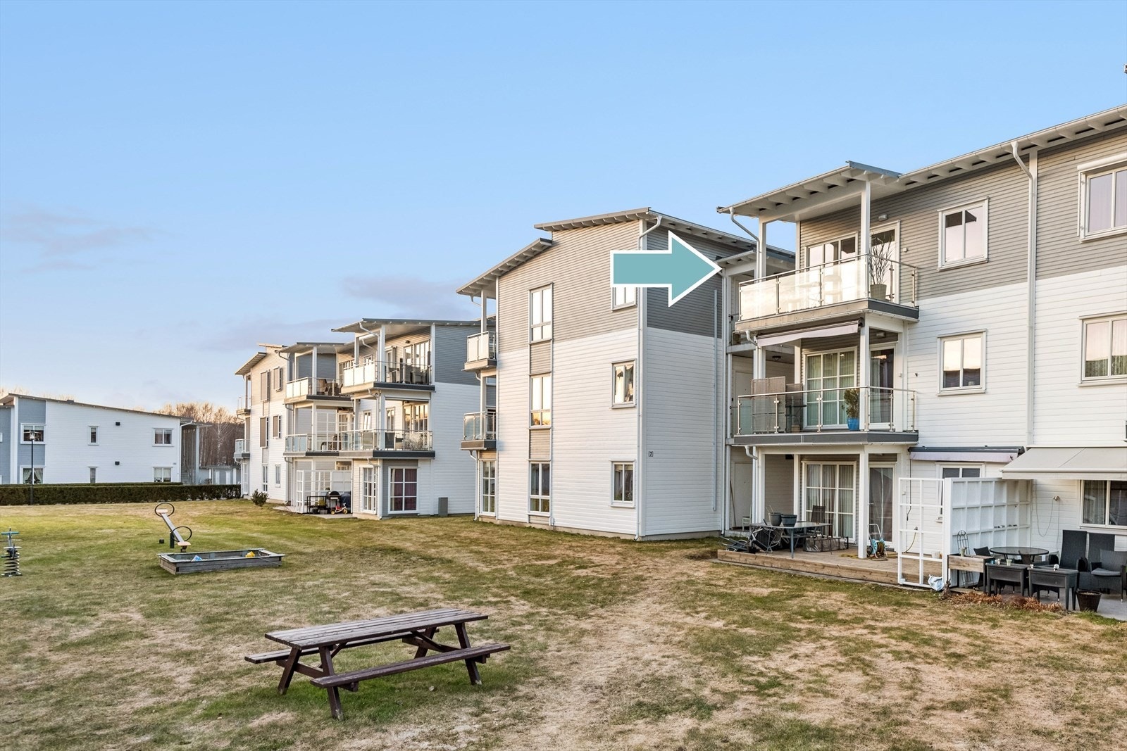 Leiligheten ligger i øverste etasje og har gode solforhold! Galleribilde