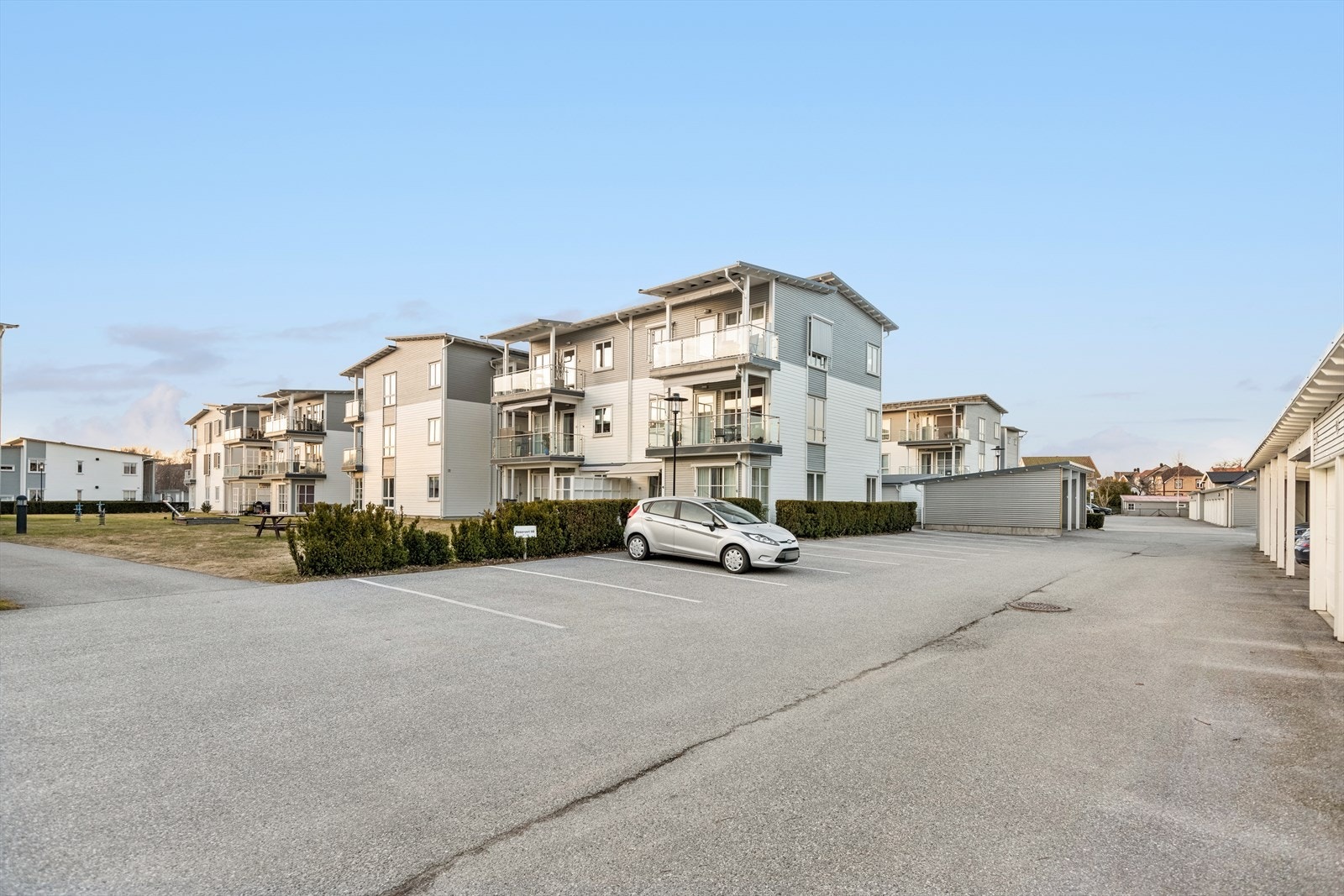 Det medfølger en utvendig parkeringsplass merket med 5F. Galleribilde