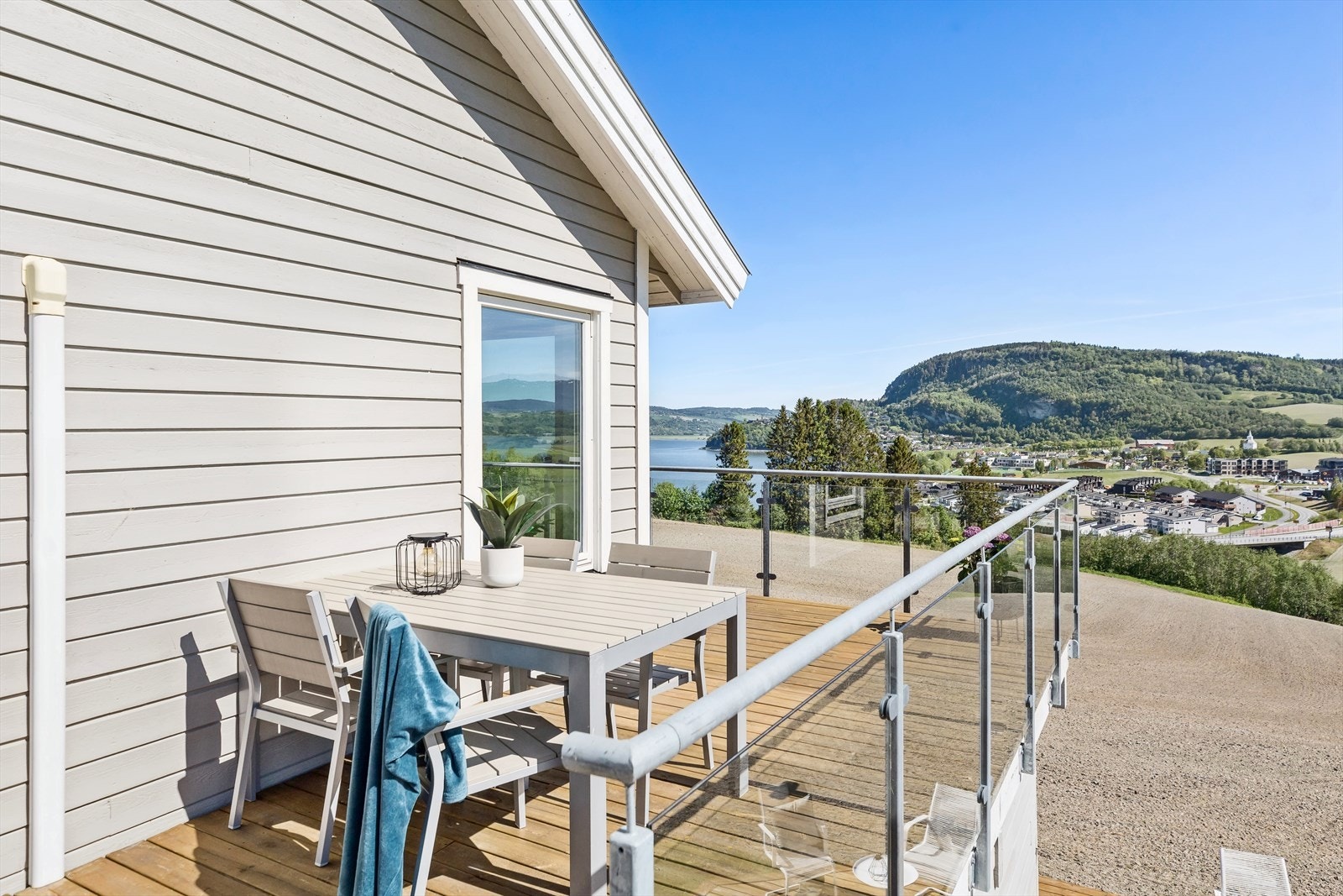 Uteplassene vender mot øst, sør og sørvest. Galleribilde