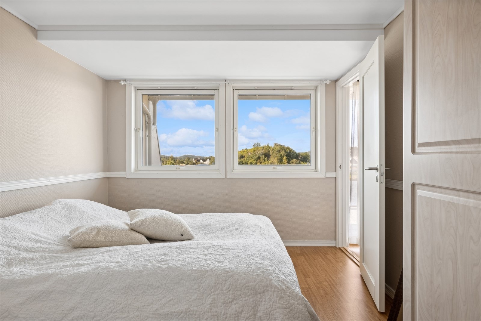 Soverom 1. Rommet er av god størrelse og har plass til seng og garderobeløsning. Galleribilde