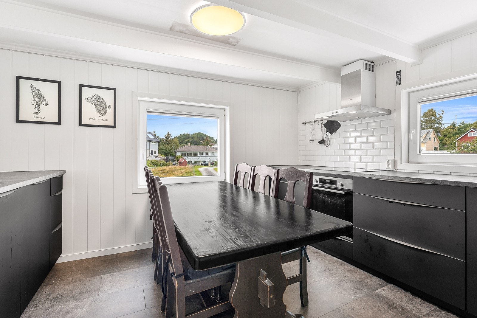 Moderne kjøkken med innredning fra kvalitetsleverandøren Kvik. Galleribilde