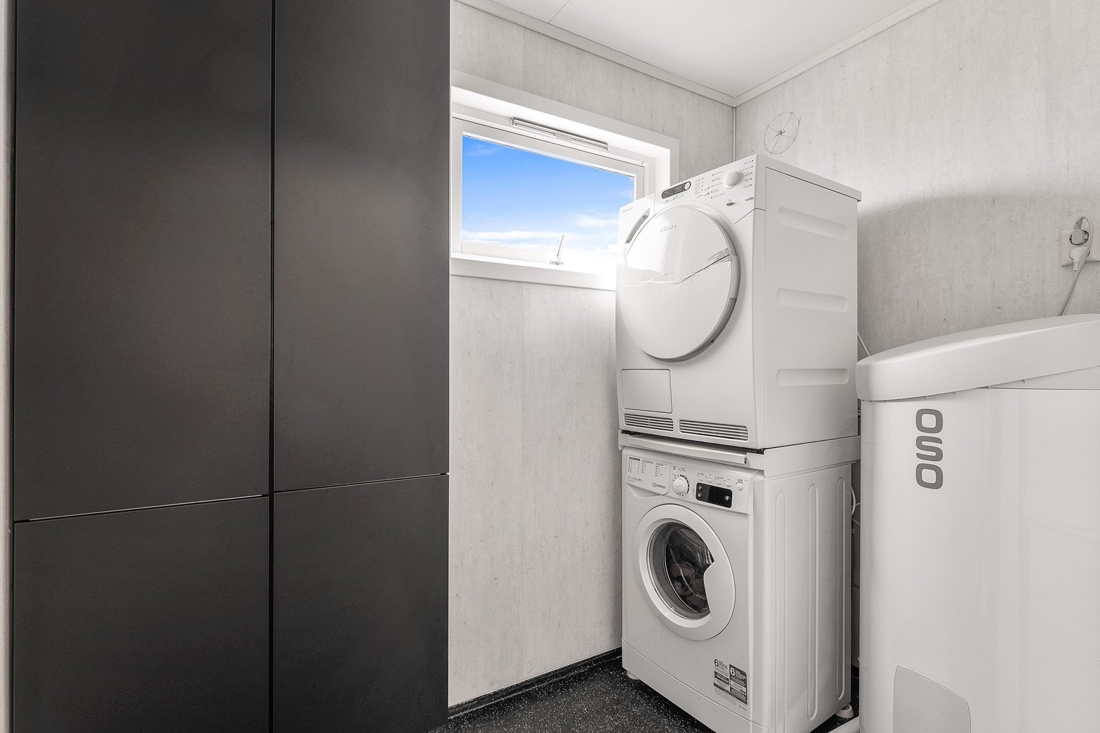 Nisjet er praktisk innredet med 2 høyskap for lagring. Galleribilde