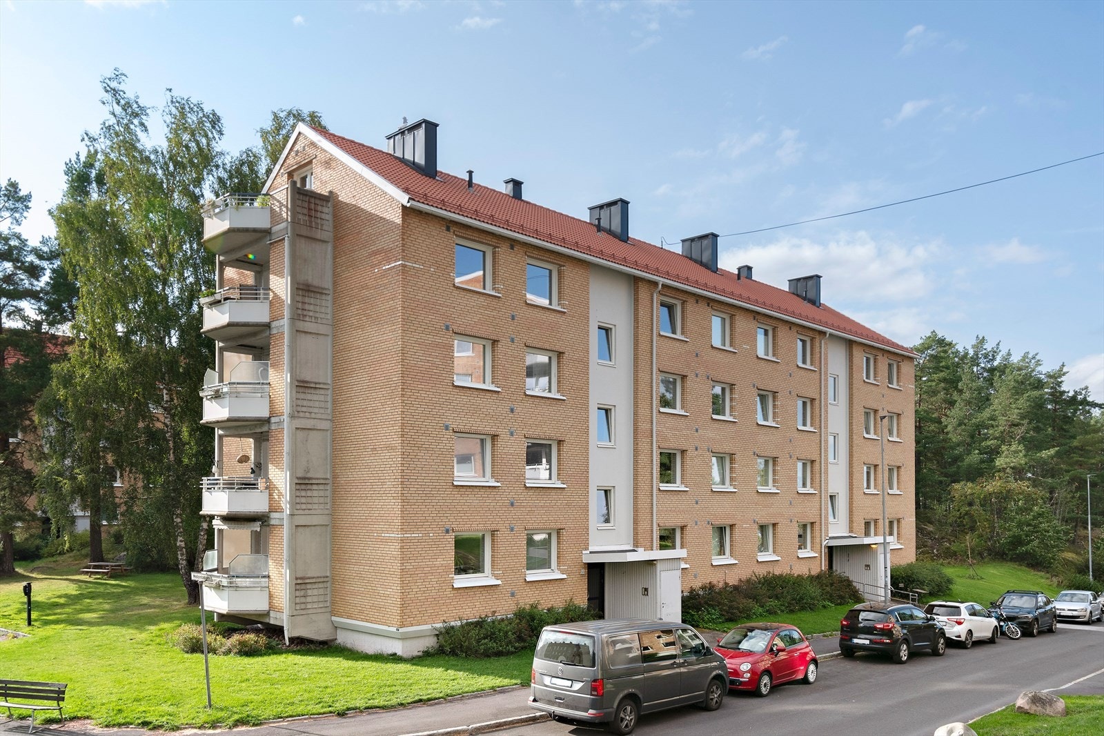 Steinspranget er en populær gate på Lambertseter Galleribilde