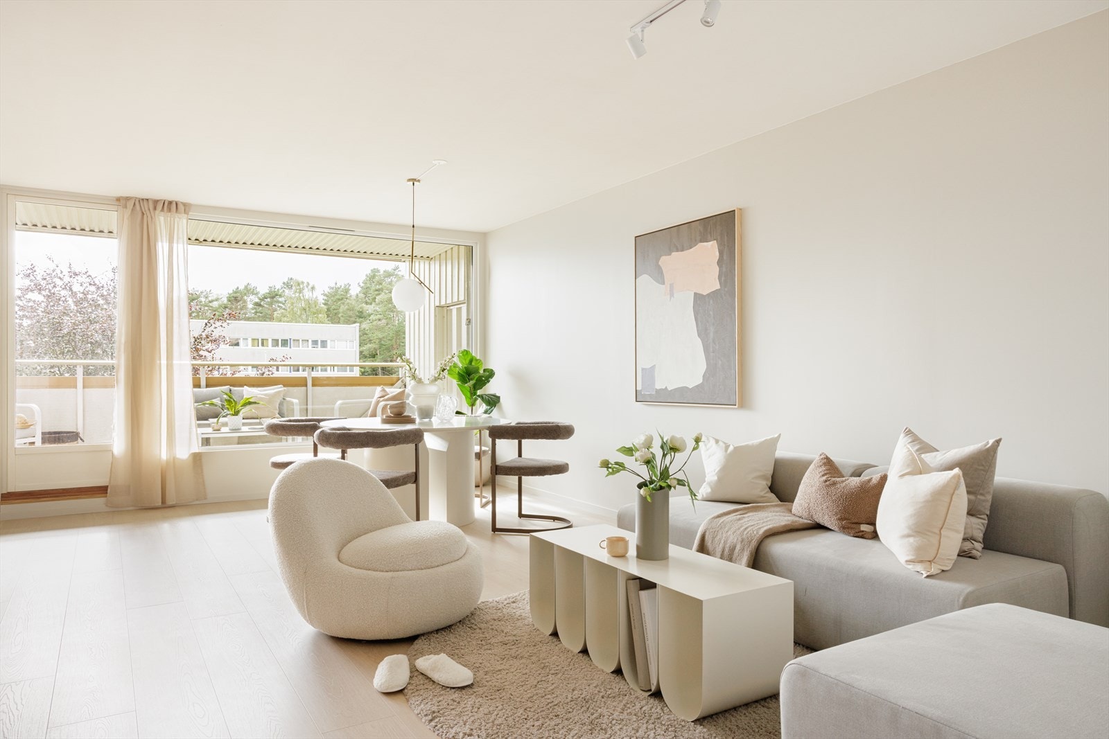 Velkommen inn i hjertet av boligen, stuen og kjøkkenet! Galleribilde