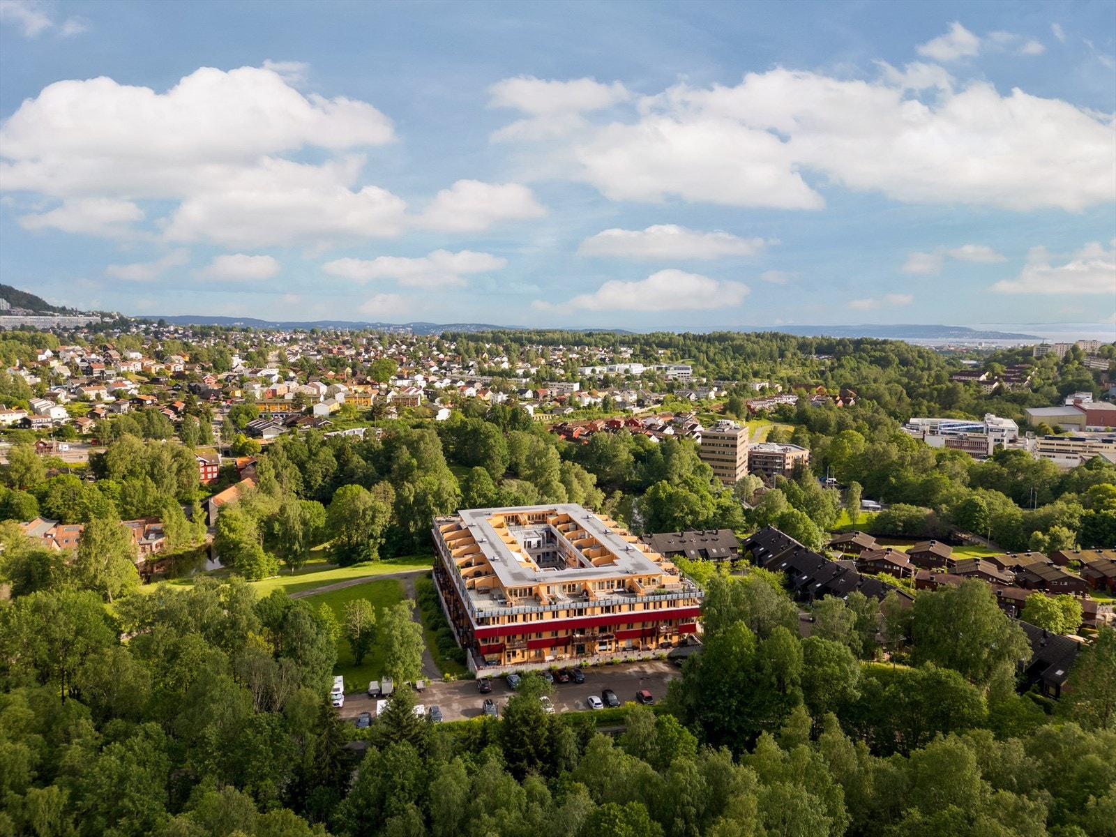 Kort vei til barnehager, skoler, kollektivtilbud, butikker, bakeri, treningssenter m.m. Galleribilde