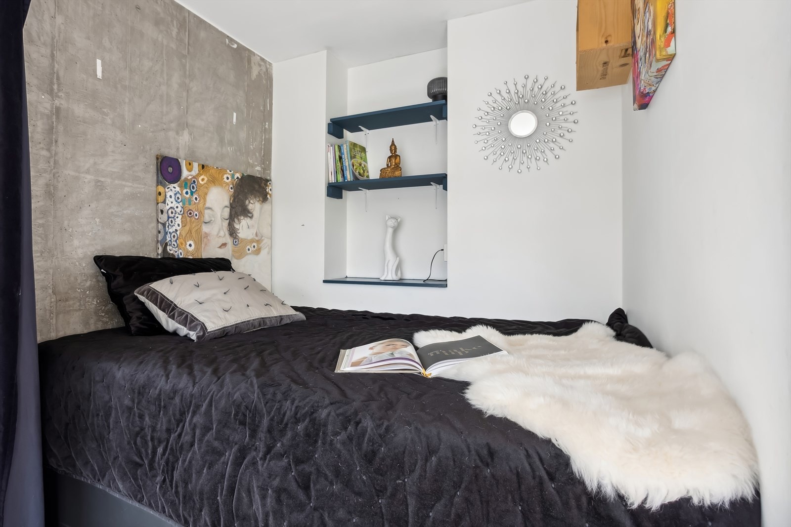 Sengen er plassbygget, men ikke fastmontert. Galleribilde