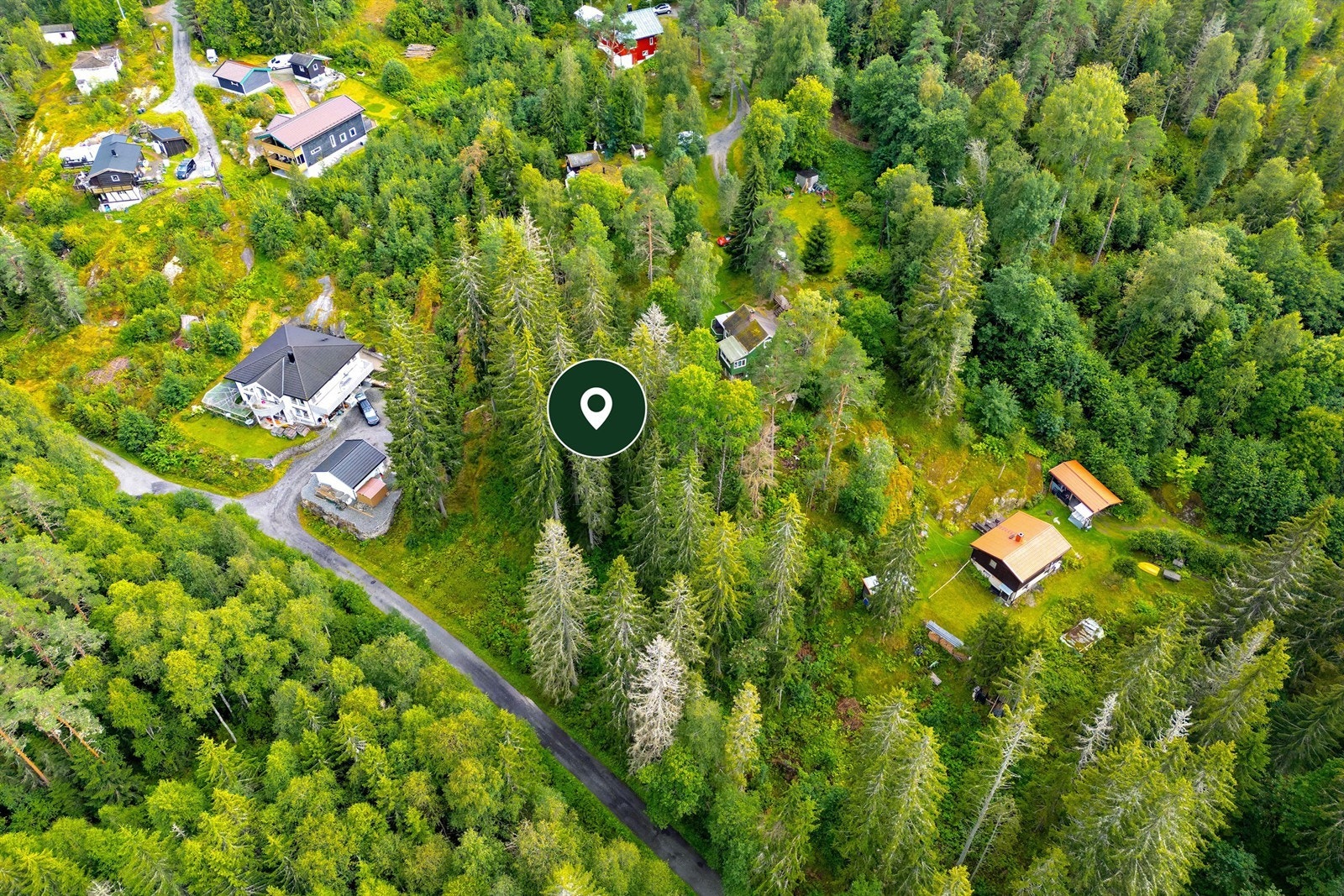 Romslig tomt på 1962 kvm Galleribilde