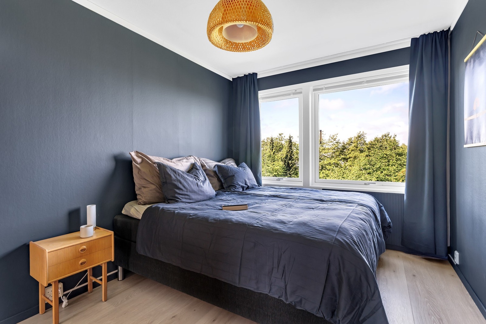 Det er totalt 3 soverom i boligen av god størrelse. Hovedsoverommet er på ca. 11,5m². Galleribilde