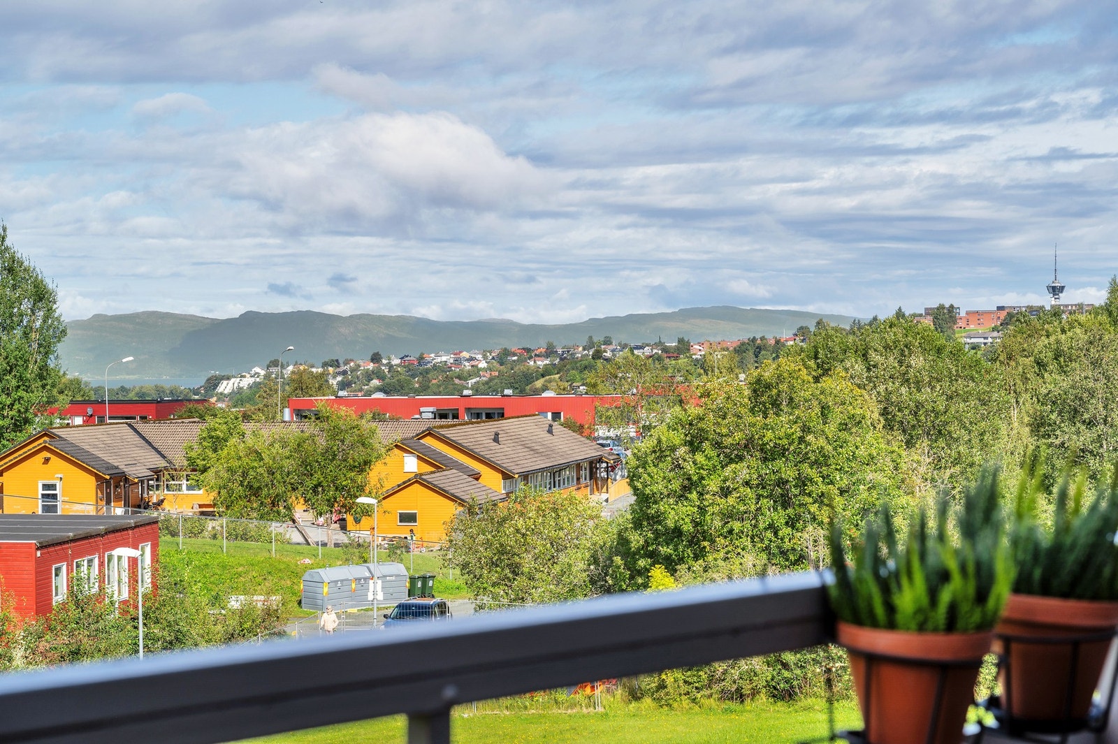 Nærområdet består av flere lekeplasser for de minste. Galleribilde