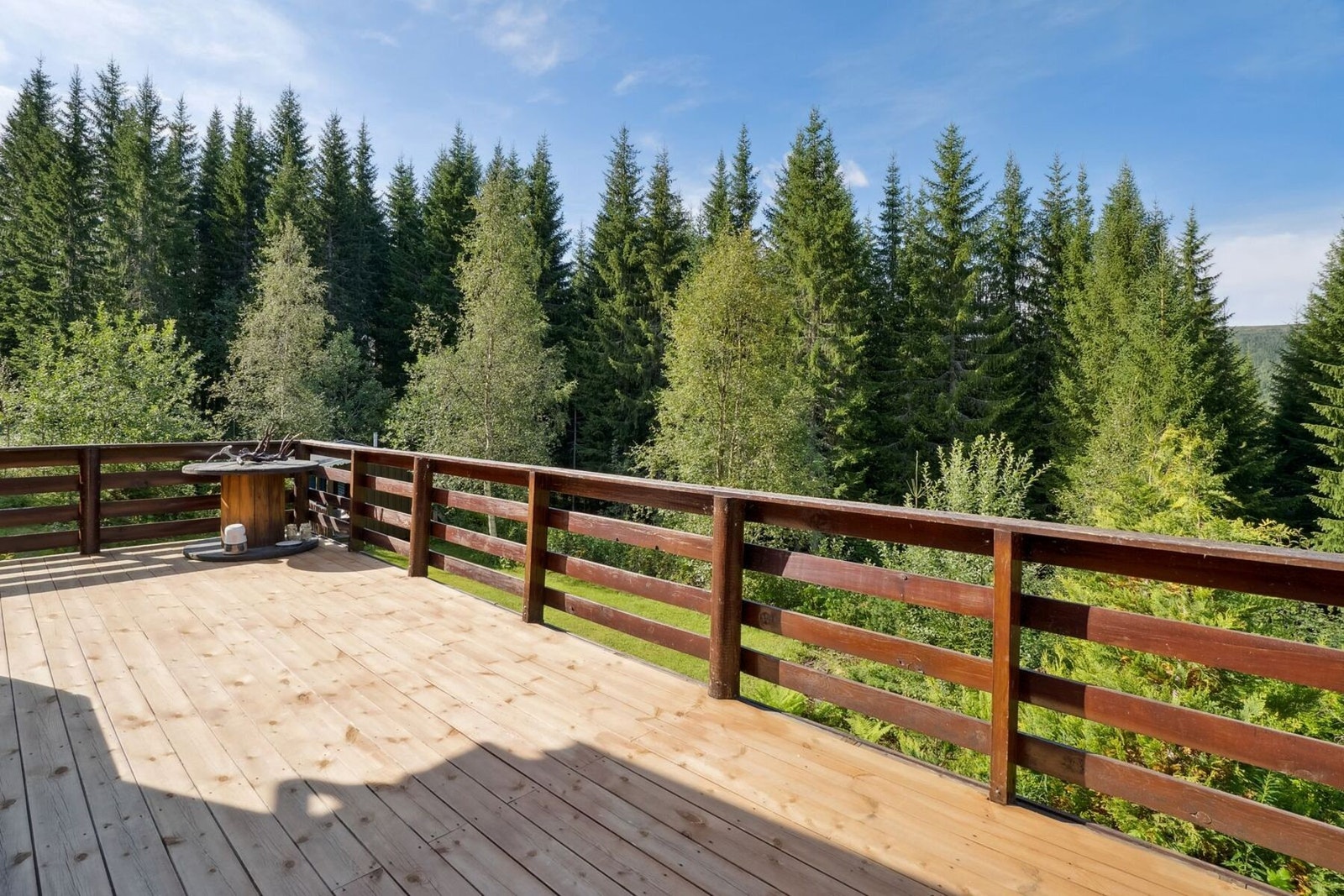 Terrassen er på hele 32kvm og er sørvendt så her får du gode solforhold Galleribilde