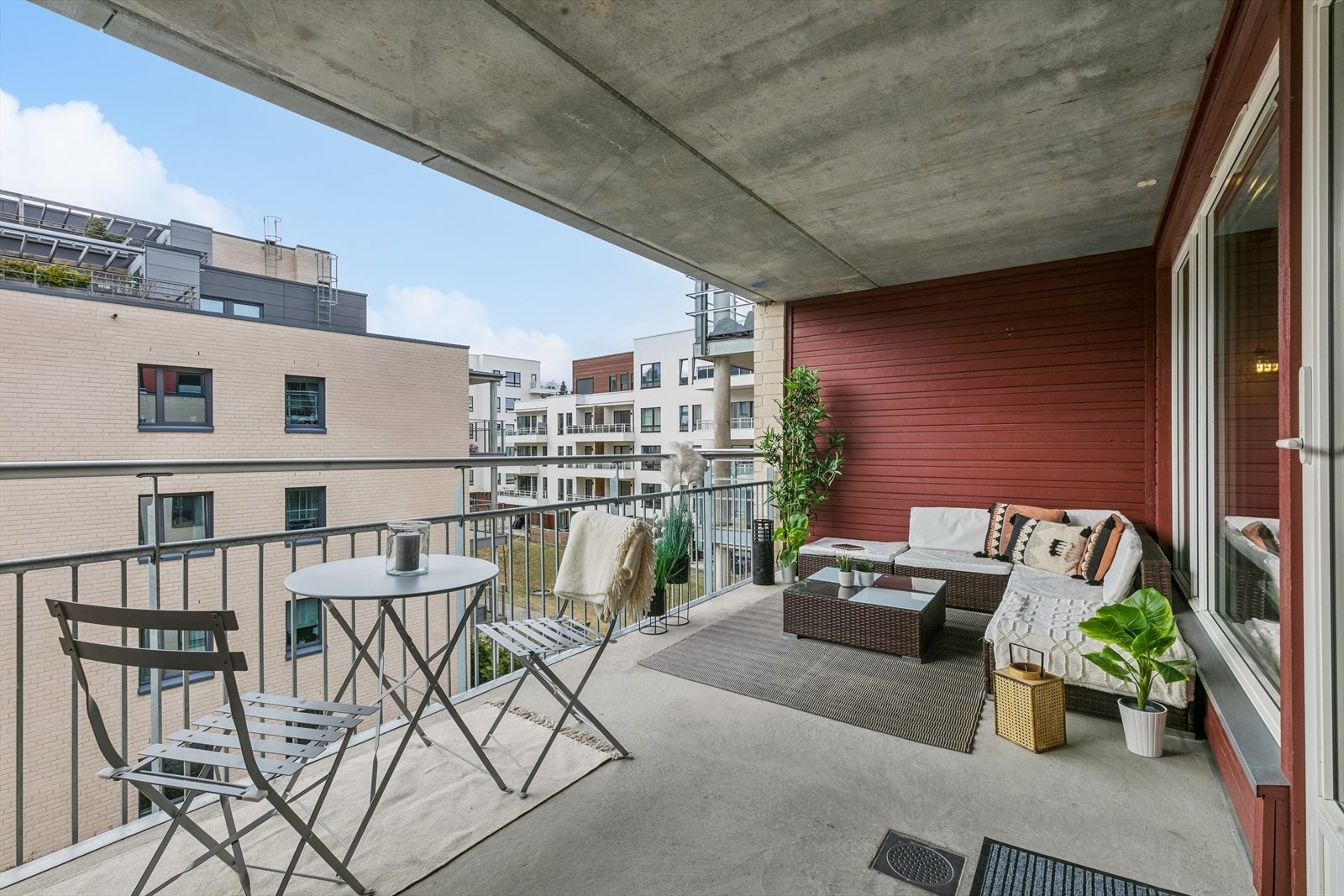 En herlig, overbygget balkong på hele 15 kvm. Galleribilde