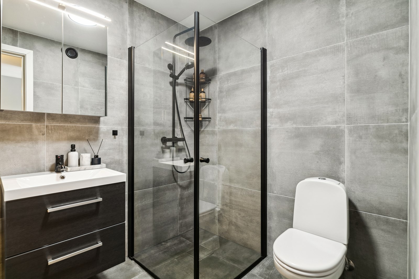 Badet ble fornyet i 2019 med flis på flis og ny innredning. Galleribilde